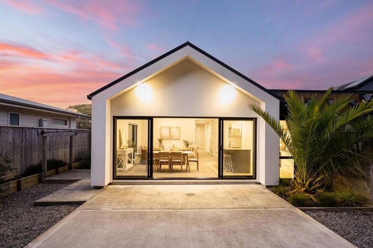 Photo of property in 49 Banks Boulevard, Whitby, Porirua, 5024