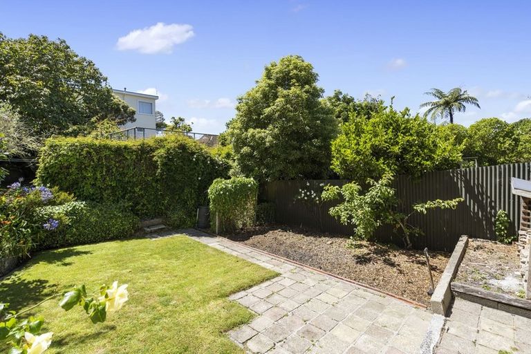 Photo of property in 7 Onehuka Road, Tirohanga, Lower Hutt, 5010