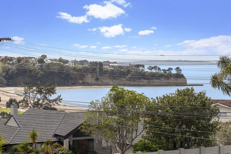 Photo of property in 3 Mirwill Road, Rothesay Bay, Auckland, 0630