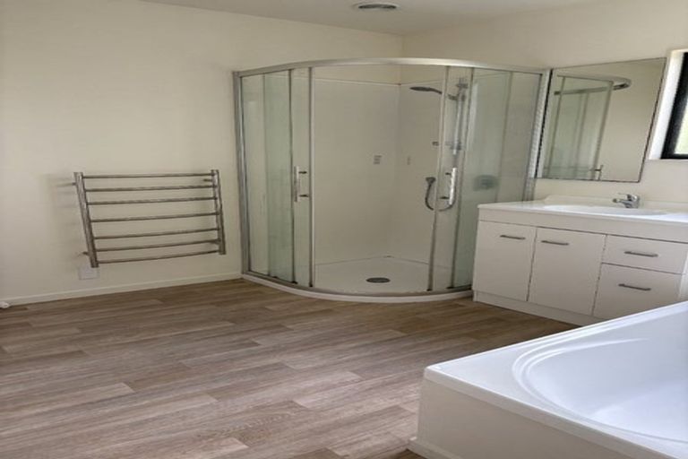 Photo of property in 2/25 Sapphire Place, Bayview, Auckland, 0629