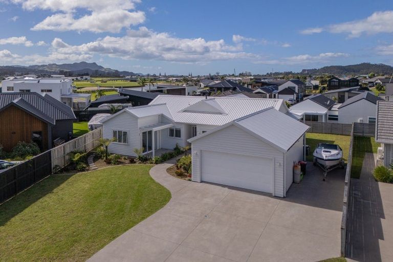 Photo of property in 11 Onerere Drive, Whitianga, 3510