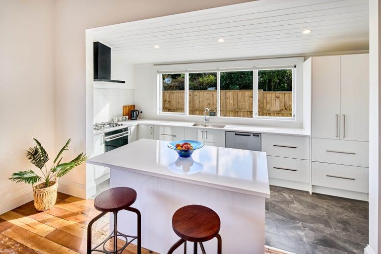 Photo of property in 237 Main Road, Tawa, Wellington, 5028