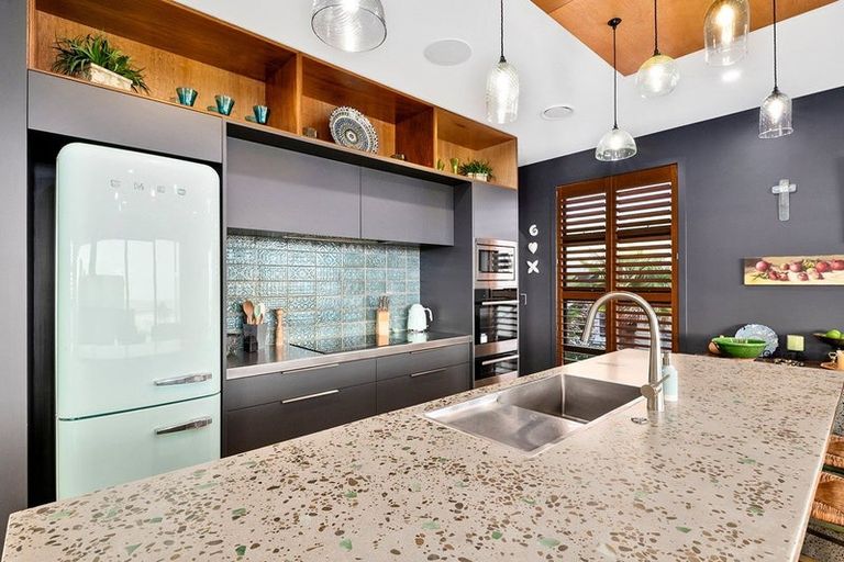 Photo of property in 14 Hamblyn Street, Strandon, New Plymouth, 4312