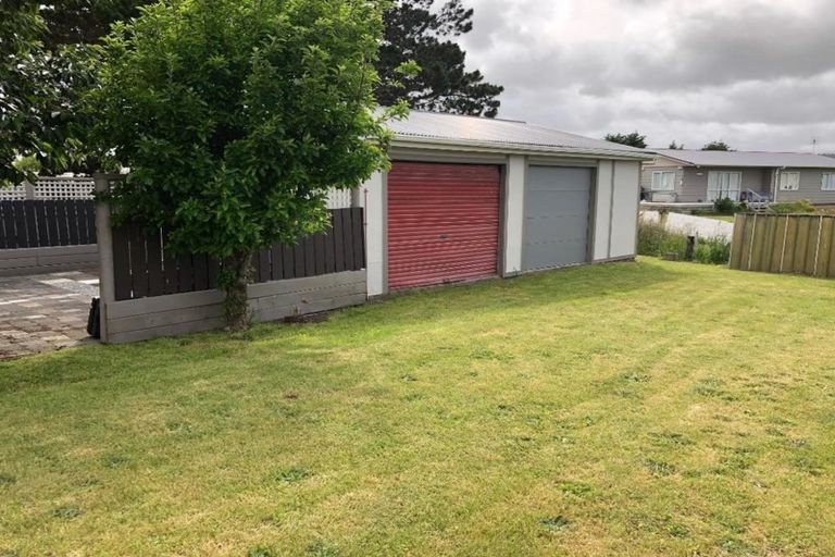 Photo of property in 52 Sarah Street, Waikawa Beach, Levin, 5573