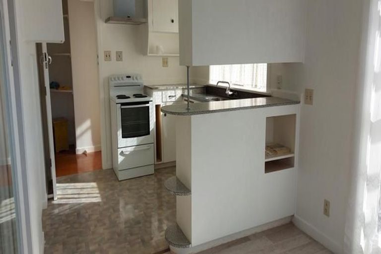 Photo of property in 72 Tiroroa Avenue, Te Atatu South, Auckland, 0610