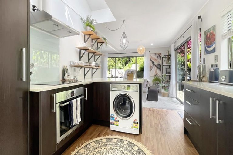 Photo of property in 2/8 Park Hill Road, Birkenhead, Auckland, 0626