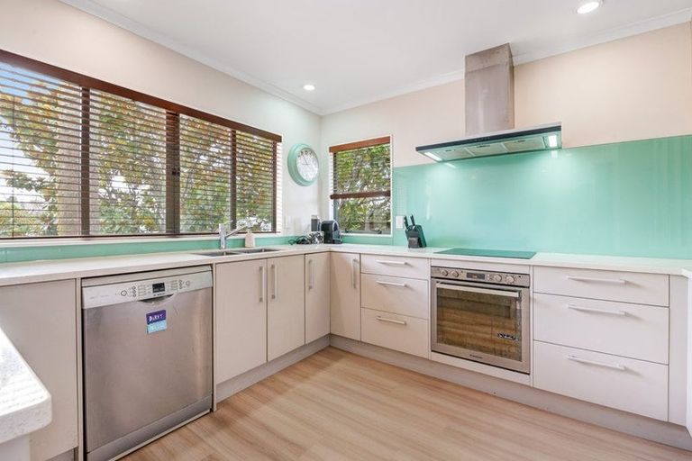 Photo of property in 4 Westminster Gardens, Unsworth Heights, Auckland, 0632