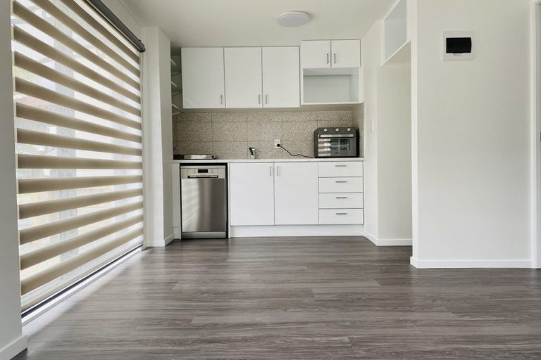 Photo of property in 28a Waimumu Road, Massey, Auckland, 0614