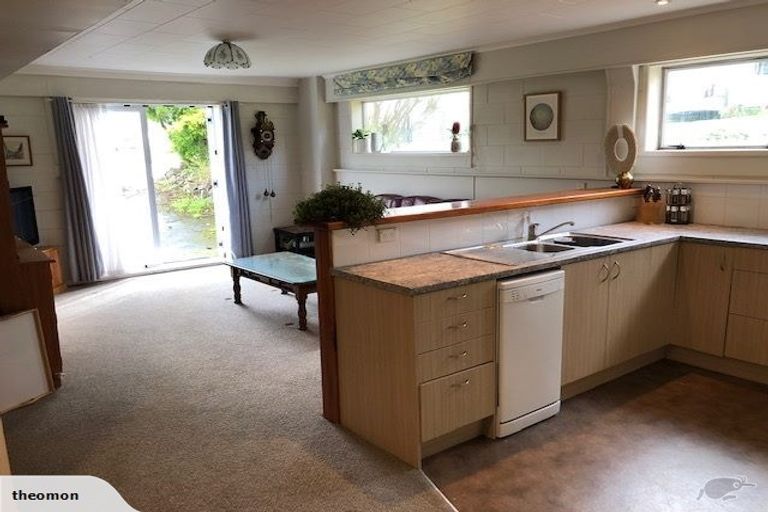 Photo of property in 125 Chamberlain Road, Massey, Auckland, 0614