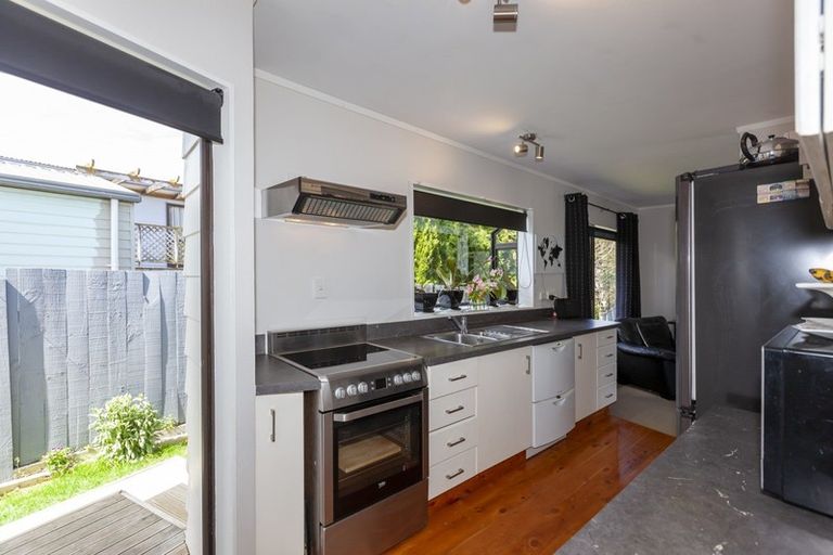 Photo of property in 20 Hookway Grove, Paraparaumu, 5032