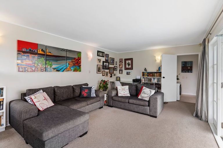 Photo of property in 85 Glenmore Road, Sunnyhills, Auckland, 2010