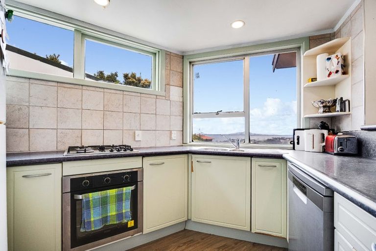 Photo of property in 92 Knights Road, Rothesay Bay, Auckland, 0630