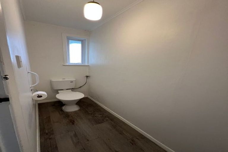 Photo of property in 100 Helston Road, Paparangi, Wellington, 6037