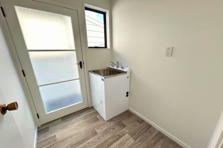 Photo of property in 2 Chablis Place, Henderson, Auckland, 0612