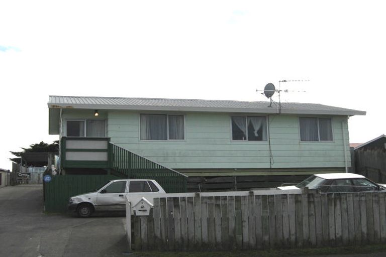 Photo of property in 12 Karyn Street, Castlecliff, Whanganui, 4501