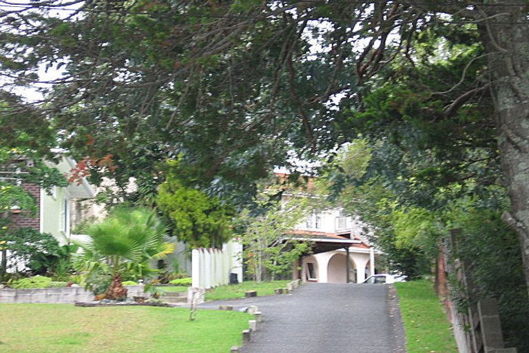 Photo of property in 1/50 Atkinson Road, Titirangi, Auckland, 0604