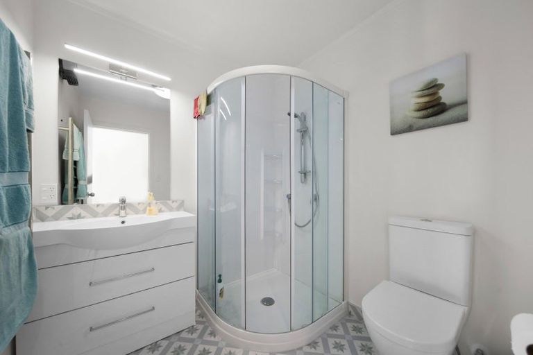 Photo of property in 12 Burgundy Drive, Martinborough, 5711