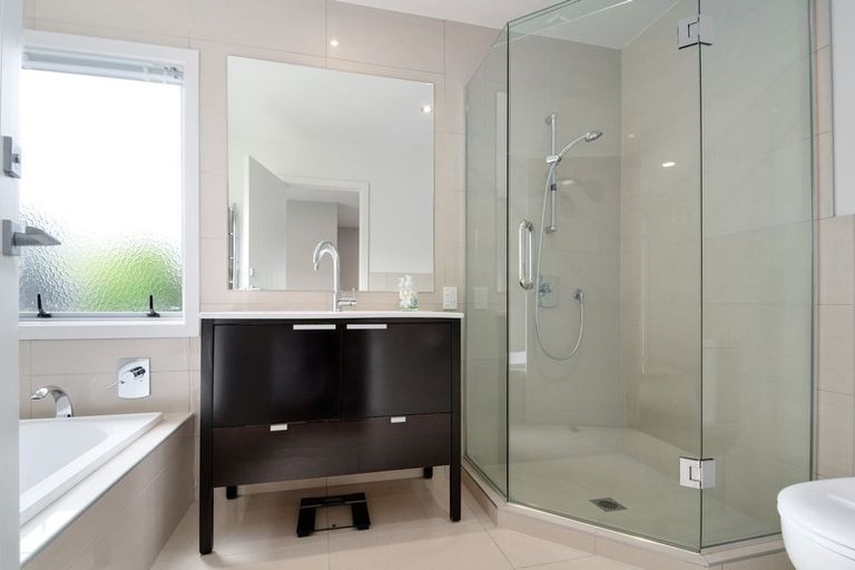 Photo of property in 2 Oakpark Place, West Harbour, Auckland, 0618