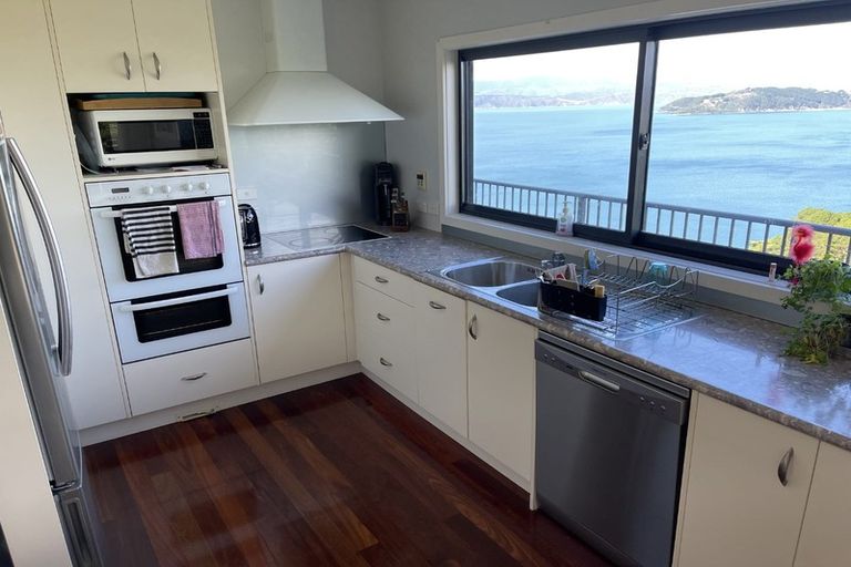 Photo of property in 129 Nicholson Road, Khandallah, Wellington, 6035