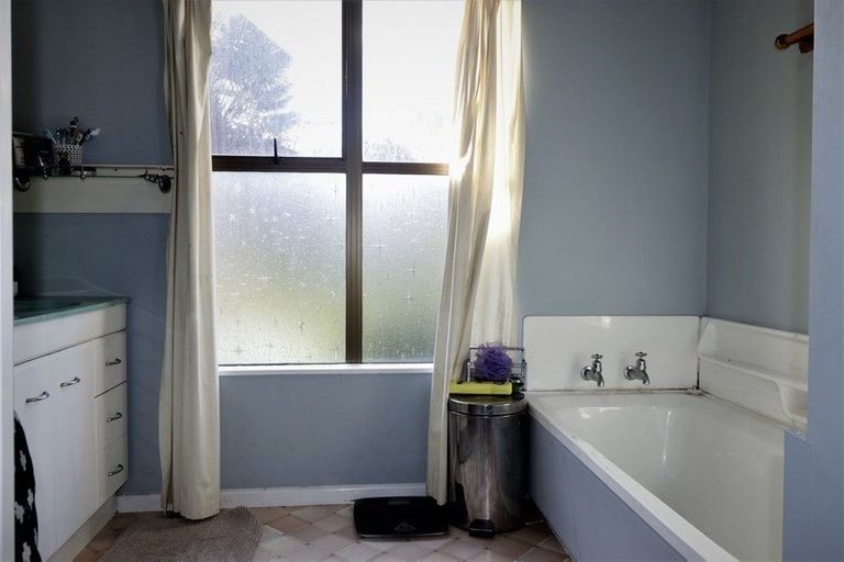 Photo of property in 2 Egmont Street, Castlecliff, Whanganui, 4501