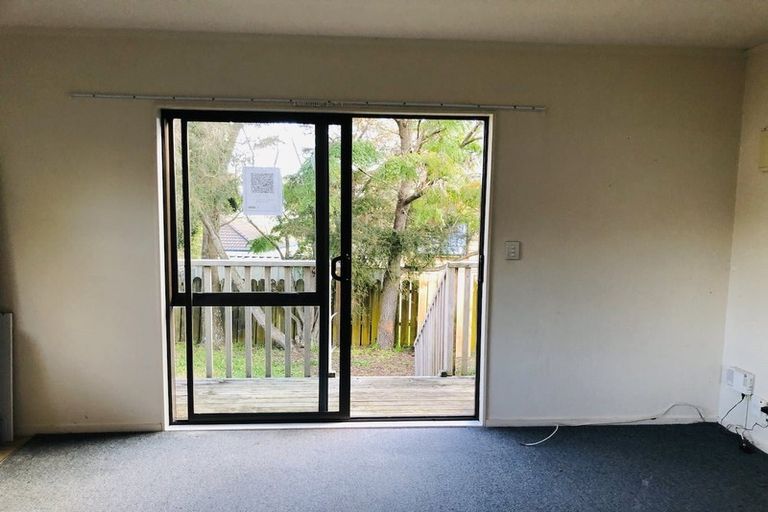 Photo of property in 3 Thalia Place, Totara Vale, Auckland, 0629