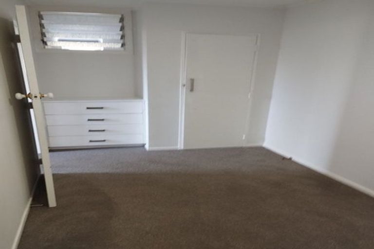 Photo of property in 24 Thurleigh Grove, Karori, Wellington, 6012