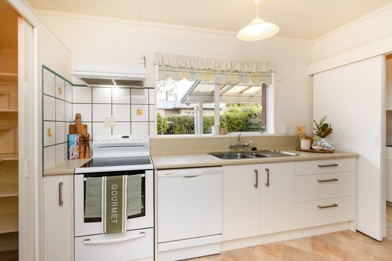 Photo of property in 1 Wharite Place, Awapuni, Palmerston North, 4412