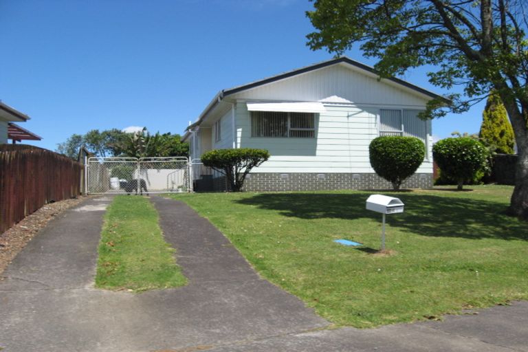 Photo of property in 57 Staverton Crescent, Mangere, Auckland, 2022