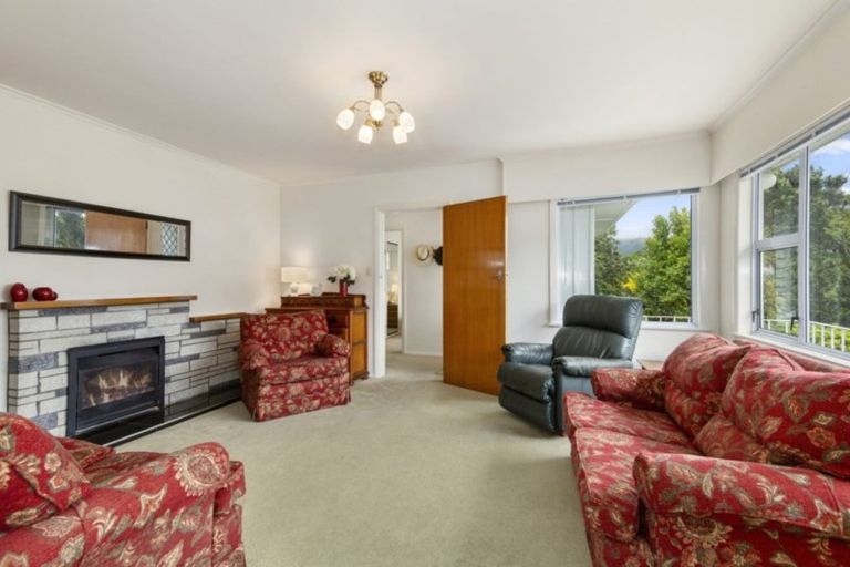 Photo of property in 64 Raroa Terrace, Tawa, Wellington, 5028