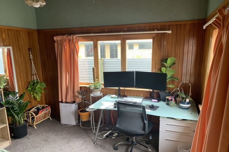 Photo of property in 68 Roberts Line, Kelvin Grove, Palmerston North, 4414