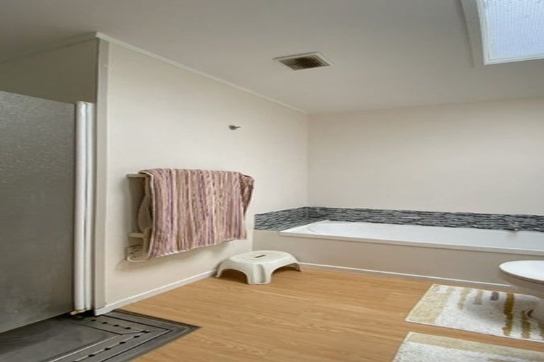 Photo of property in 33 Dianne Louise Drive, Half Moon Bay, Auckland, 2012