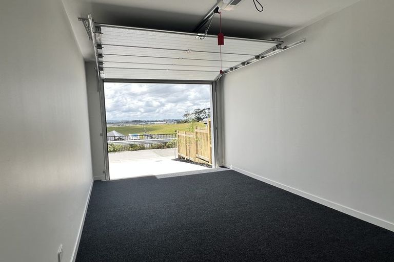 Photo of property in 28 Neretva Avenue, Massey, Auckland, 0614