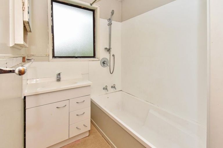 Photo of property in 2/7 Seton Place, Clover Park, Auckland, 2019