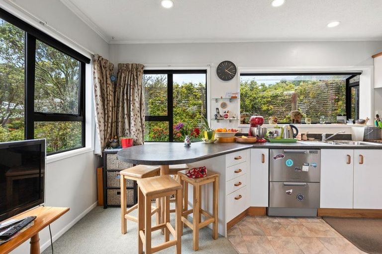 Photo of property in 60 Link Road, Newlands, Wellington, 6037