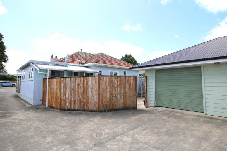 Photo of property in 34 Botanical Road, Takaro, Palmerston North, 4412