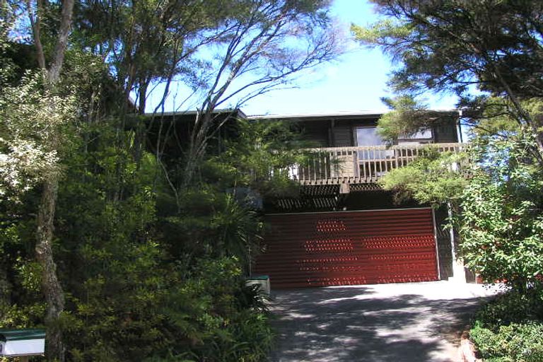 Photo of property in 22 Valley Road, Northcote, Auckland, 0626