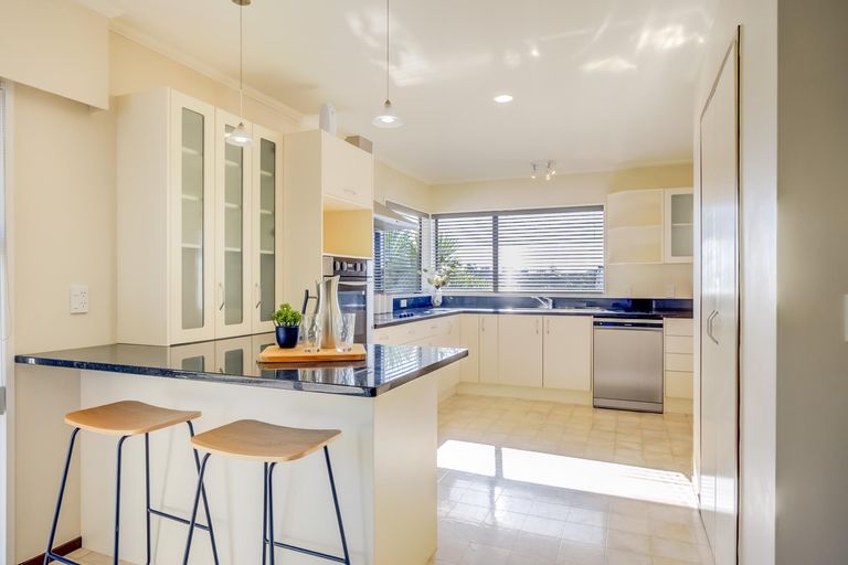 Photo of property in 21 Madill Road, St Andrews, Hamilton, 3200