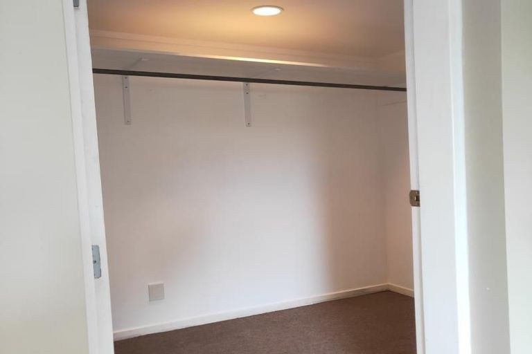 Photo of property in 21a Cotswold Crescent, Newlands, Wellington, 6037