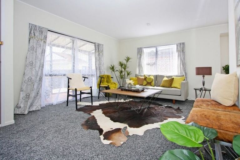 Photo of property in 2/32 Kennington Drive, Clendon Park, Auckland, 2103
