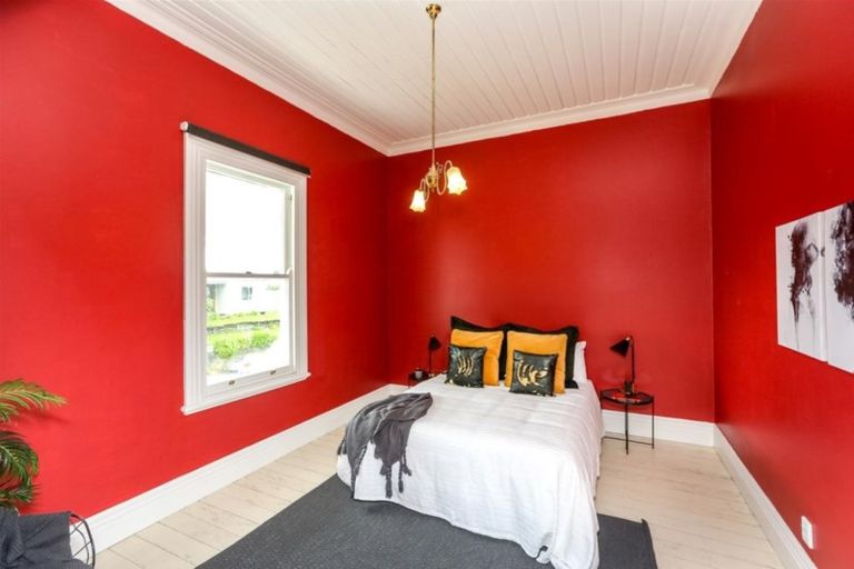 Photo of property in 32 Belt Road, Moturoa, New Plymouth, 4310