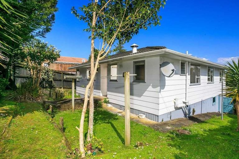 Photo of property in 2/12 Datura Place, Sunnynook, Auckland, 0620