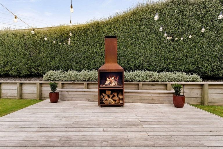 Photo of property in 17 Gifford Grove, Churton Park, Wellington, 6037