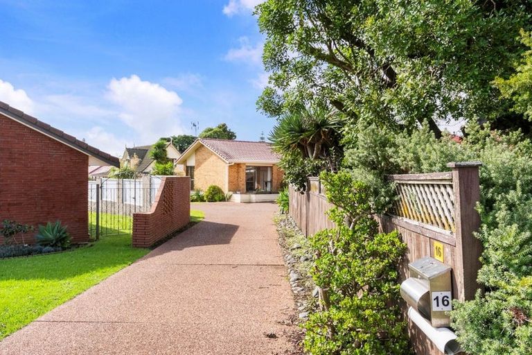 Photo of property in 16 Hayes Place, Half Moon Bay, Auckland, 2012