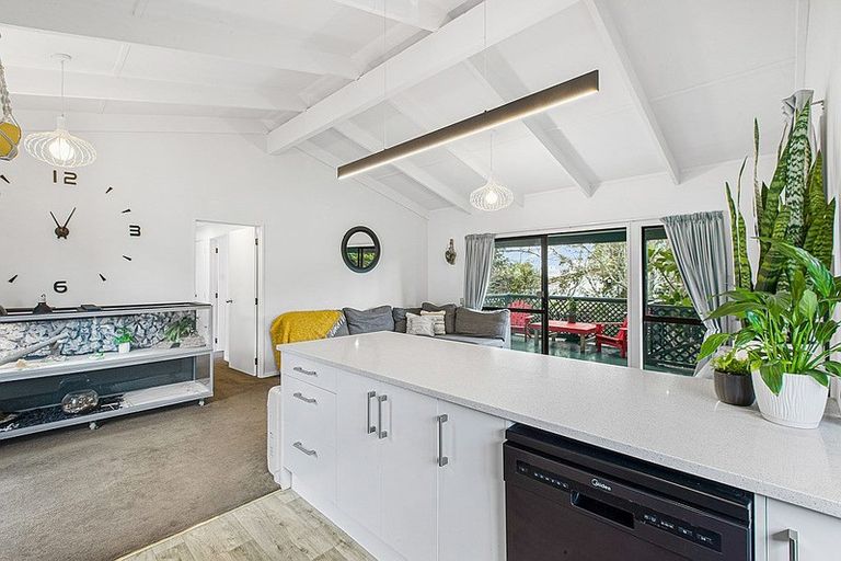 Photo of property in 2/33 Forest Hill Road, Henderson, Auckland, 0612