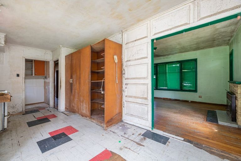 Photo of property in 21 Smythe Road, Henderson, Auckland, 0612