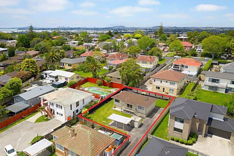 Photo of property in 1/23 Blacklock Avenue, Henderson, Auckland, 0612