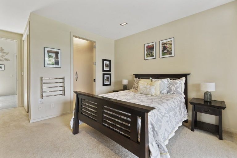 Photo of property in 15 Tarahunga Road, Levin, 5571