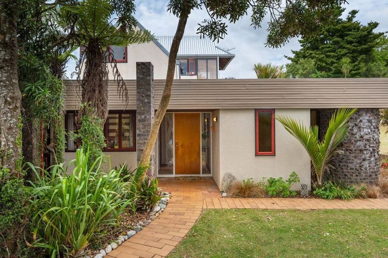 Photo of property in 4 Terrylyn Drive, Hillcrest, Auckland, 0627