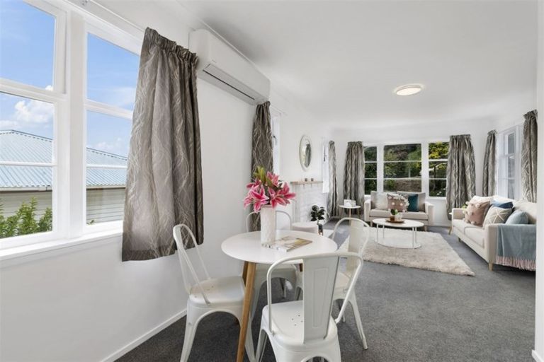 Photo of property in 36 Miles Crescent, Newlands, Wellington, 6037