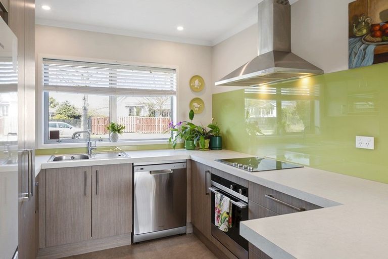 Photo of property in 2/55 Edward Avenue, Edgeware, Christchurch, 8013